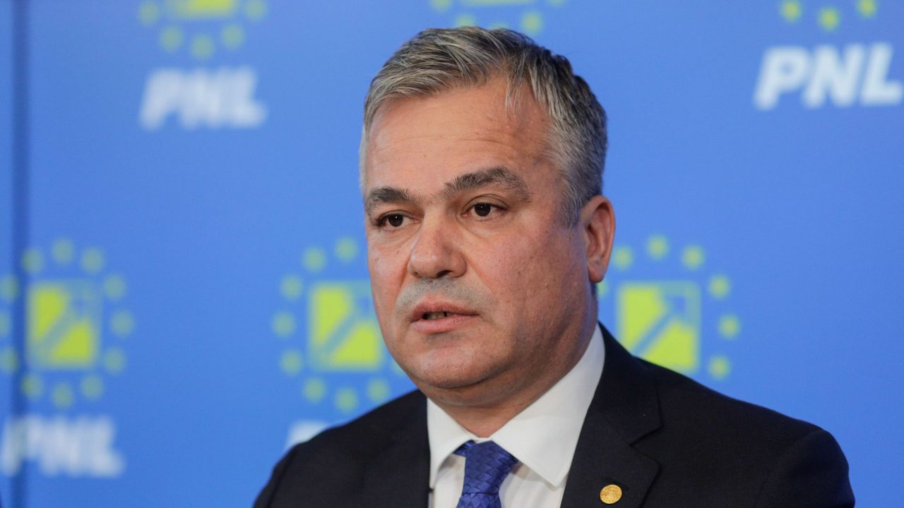 Guvernul Veștea, în blocaj total: depunerea listei de miniștri a fost amânată, PSD își amână decizia până duminică, iar AUR refuză categoric învestirea