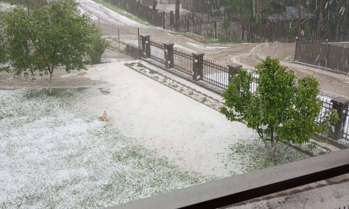 Alertă de vreme extremă în România: ANM a emis coduri portocalii și galbene de ploi torențiale, grindină și vijelii pentru București și mai multe județe din țară